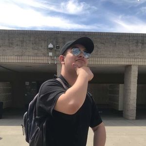 Meet your Posher, Victor